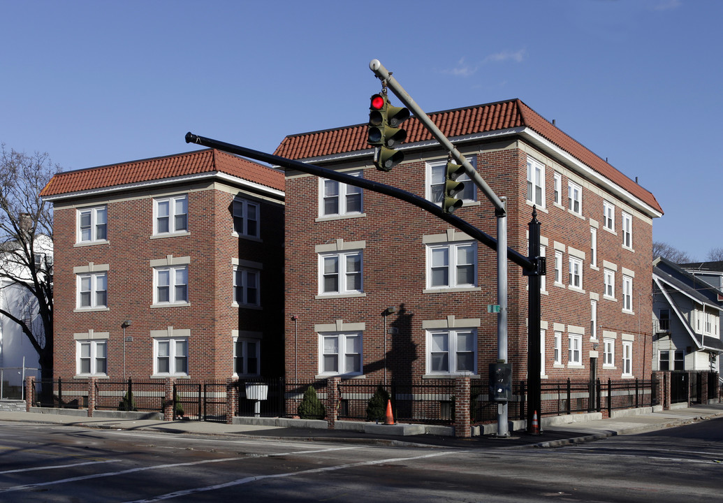 300-306 Elmwood Ave in Providence, RI - Building Photo