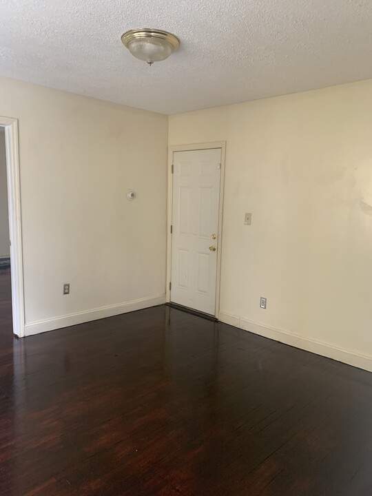 11 Arnold St, Unit Unfurnished in Hartford, CT - Foto de edificio