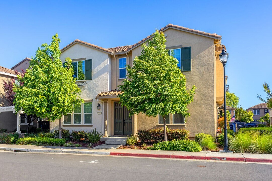 192 Montevina Way in Hayward, CA - Building Photo