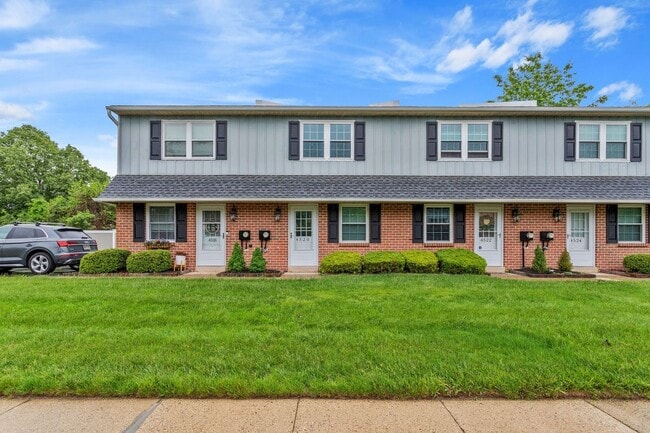 4536 Rosemarie Dr
