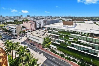 2301 Collins Ave, Unit 1229 in Miami Beach, FL - Foto de edificio - Building Photo