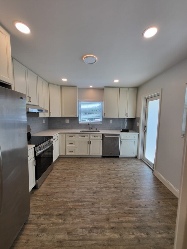 1431 S Palmway in Lake Worth Beach, FL - Building Photo - Building Photo