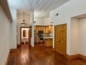 216 N Center St, Unit 2 in Bloomington, IL - Building Photo - Building Photo
