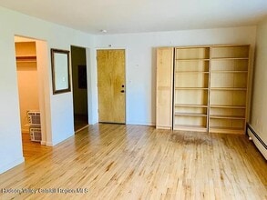 2 Huguenot St in New Paltz, NY - Building Photo - Building Photo