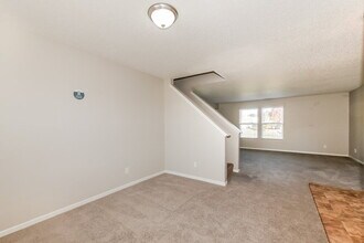 2069 Prairie Sky Ln in Greenwood, IN - Building Photo - Building Photo