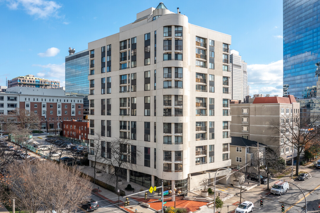 The Pavilion in White Plains, NY - Foto de edificio