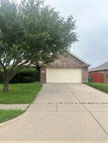 1213 Gardenia Ln in Crowley, TX - Building Photo