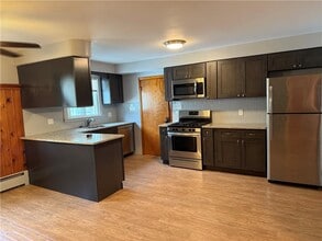 1089 Plainfield St in Johnston, RI - Building Photo - Building Photo