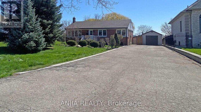 4104 Hickory Dr