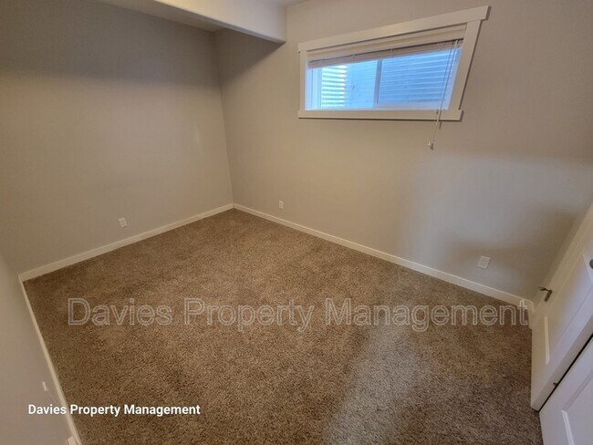 5606 Greenough Cape NW in Edmonton, AB - Building Photo - Building Photo