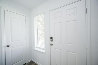 16738 Paintbrush Holw Ln in Houston, TX - Building Photo - Building Photo
