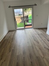 713 Amoroso Pl, Unit 713 in Venice, CA - Building Photo - Building Photo