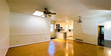 424 Classen Dr in Dallas, TX - Building Photo - Building Photo