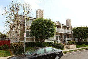 11970 Walnut Lane in Los Angeles, CA - Foto de edificio - Building Photo