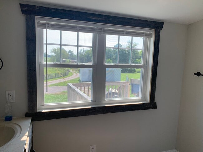 3269 Fords Mill Rd in Versailles, KY - Foto de edificio - Building Photo