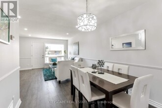 385 Archdekin Dr in Brampton, ON - Building Photo - Building Photo