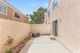 8409 Sewards Bluff Ave in Las Vegas, NV - Building Photo - Building Photo