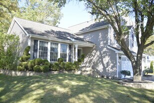 1644 Stockton Ln in Crystal Lake, IL - Building Photo