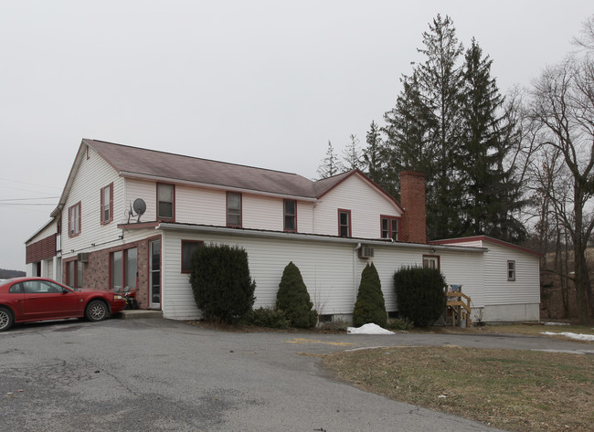 1531 Quaker Valley Rd in New Paris, PA - Building Photo - Building Photo