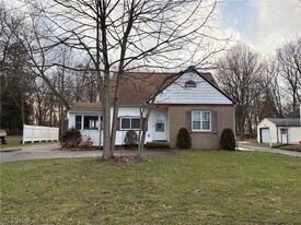 1550 Chapman Dr in Akron, OH - Building Photo