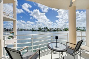 4530 Gulf Shore Blvd N in Naples, FL - Building Photo