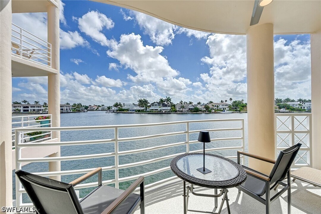 4530 Gulf Shore Blvd N in Naples, FL - Building Photo