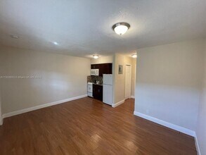 4260 NW 31st Terrace-Unit -5 in Lauderdale Lakes, FL - Building Photo - Building Photo