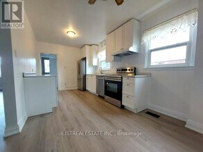 21 Orlando Blvd in Toronto, ON - Building Photo - Building Photo