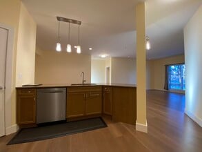 104 Esplanade in Nanaimo, BC - Building Photo - Building Photo