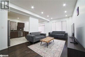 44 Saddlebrook Ct in Kitchener, ON - Building Photo - Building Photo