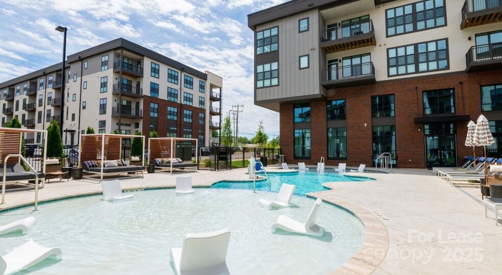 704 W Tremont Ave, Unit B1 in Charlotte, NC - Building Photo