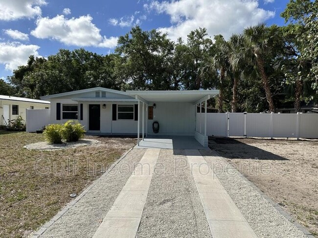 2200 Floyd St in Sarasota, FL - Building Photo - Building Photo