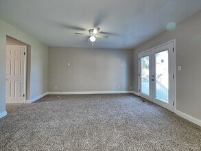 657 Shore Dr in Joppatowne, MD - Foto de edificio - Building Photo
