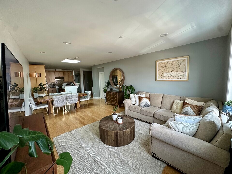 30 High St, Unit 43 in Medford, MA - Building Photo