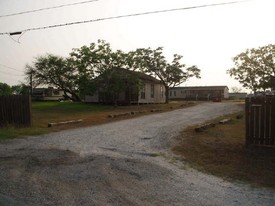 5444-5450 W Riverview Dr in Corpus Christi, TX - Building Photo