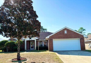 9561 Pouder Ln in Navarre, FL - Building Photo