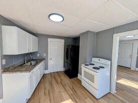 13-15-15 Walnut St, Unit 1 in Claremont, NH - Building Photo