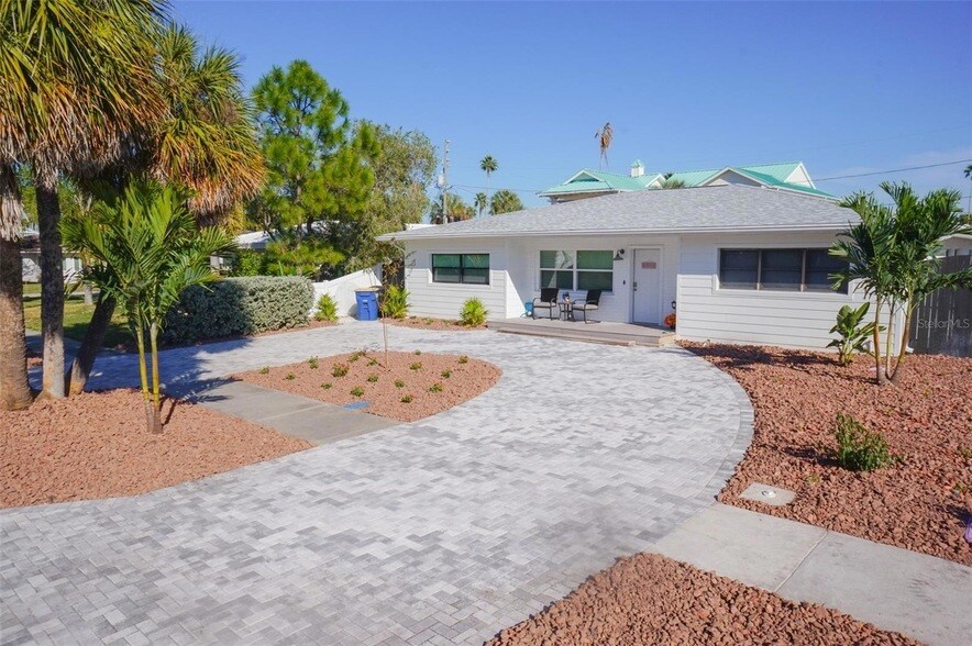 929 Lantana Ave in Clearwater, FL - Building Photo