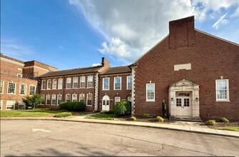 130 E Glenwood Ave, Unit Brownlow Unit 120 in Knoxville, TN - Foto de edificio - Building Photo