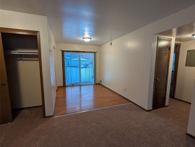 1408 E Sunset Dr in Waukesha, WI - Building Photo - Building Photo