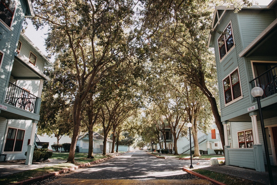 Arlington Farm Apartments in Davis, CA - Foto de edificio