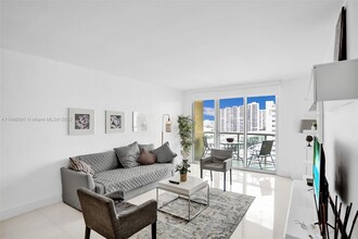 19370 Collins Ave in Sunny Isles Beach, FL - Building Photo - Building Photo