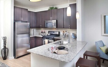 333 Great River Rd in Somerville, MA - Foto de edificio - Building Photo