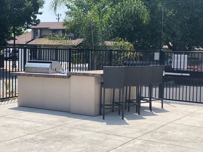 2351 Fir Ave in Merced, CA - Building Photo - Building Photo