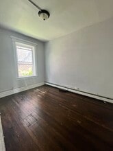 5 Morton Pl, Unit 2 in Jersey City, NJ - Building Photo - Building Photo