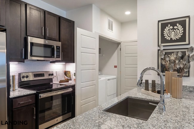 8110 Blue Goose Rd, Unit 1108 in Manor, TX - Foto de edificio - Building Photo