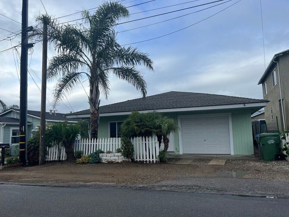 371 Jamaica St in Morro Bay, CA - Building Photo