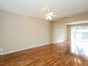 13125 Thoroughbred Loop in Largo, FL - Building Photo - Building Photo