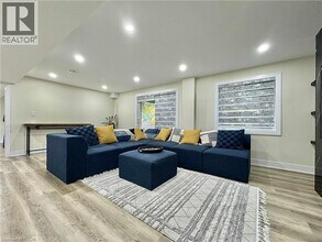23 Mossgrove Dr in Kitchener, ON - Building Photo - Building Photo
