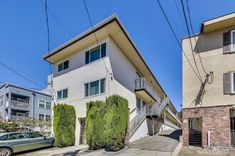 329 Lester Ave in Oakland, CA - Foto de edificio - Building Photo